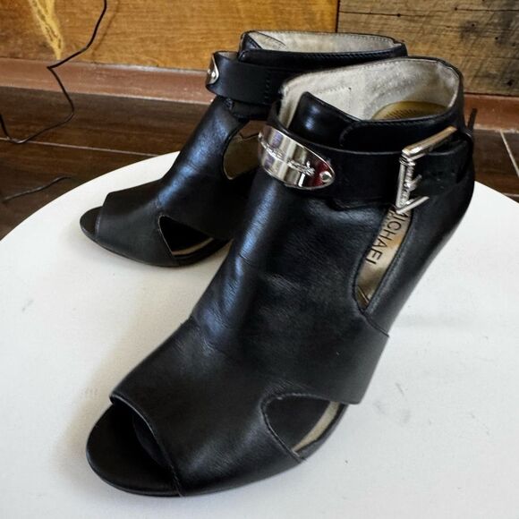 Michael Kors MK Plate Peep-Toe Booties – Size 6M - Picture 3 of 12